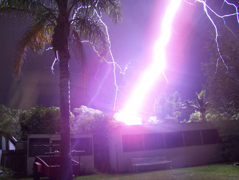 Lightning on Living House - Have yo ever seen a lightning on a living house? See this you may get afraid.