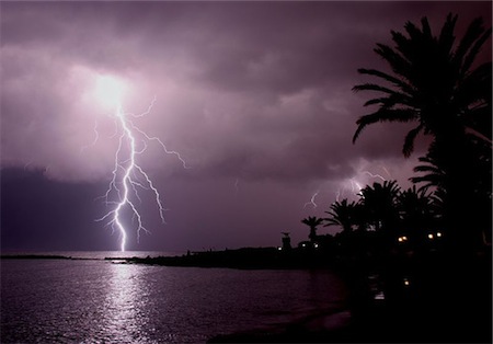 Sea Lightning - Direct lightning from clouds to sea... see this you may thrilled.