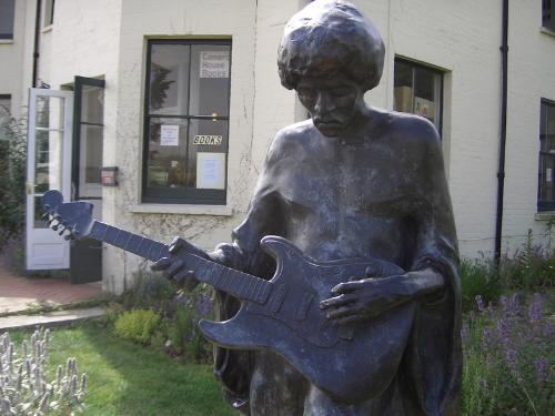 Bronze of Hendrix at Dimbola lodge. - Bronze statue of Jimi Hendrix outside Dimbola lodge Freshwater Isle Of Wight.