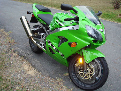motorcycles - this is a crotchrocket i seen the other day! its green and fast