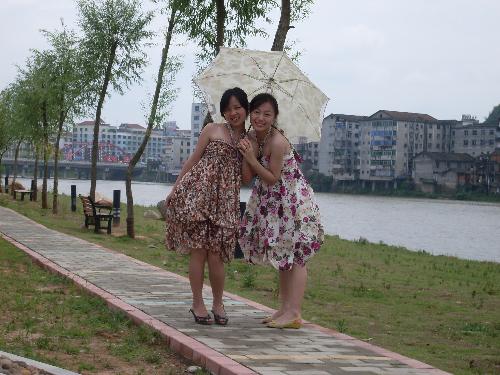 we are 'twins' - After graduation, we're going to work different cities, know different people, but don't forget our happy old days