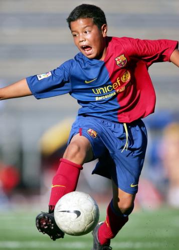 Youth Soccer Action Photo- - Youth Soccer Player jumps for ball - Canon 1D Mark II - 400mm f2.8