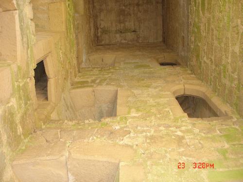 Same Turret, Seconds Later - Bodiam - The same turret, seconds later, at a 90 degree turn. No orb.