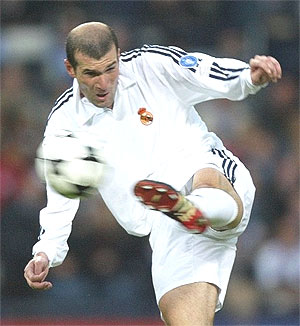 zidane - zidane scoring an wonderful goal