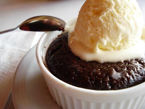 I miss this dessert @ Pizza Volante, Baguio City - I miss this darn CHOCO VANILLA AFFAIR dessert available at Pizza Volante, it's a combination of hot fudge bar and yummy vanilla ice cream on top. It's really cheap as it just cost like P50 bucks (approx $1)   How many here have tried this dessert? What's your review on this dessert?