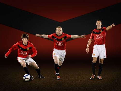 New kit Man U - Ji sung park Rooney & Ferdinand giving us a preview of the new Man U kit