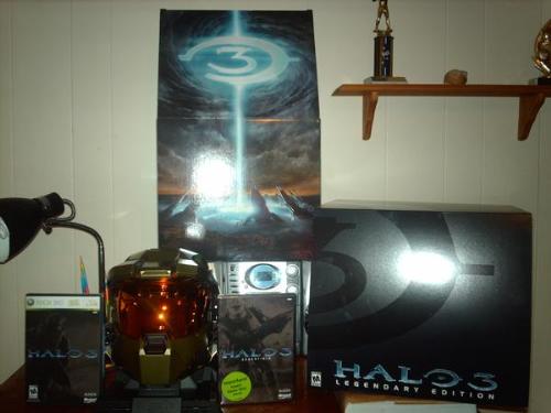 Halo 3 Legendary - My copy of the Halo 3 Legendary edition. When I pre ordered it they screwed it up and put my reservation as standard edition and when I picked it up thats what they tried to sell me it took about an extra 20 minutes but I got Legendary edition :lol: The game disk broke in my xbox at the inner ring so its not 'complete' anymore but I still got everything else.
