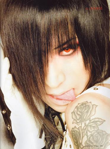 Asagi. - Asagi, the lead singer of D.