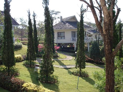 Resort in The North of Thailand - My country is warm, cheap fast food too.