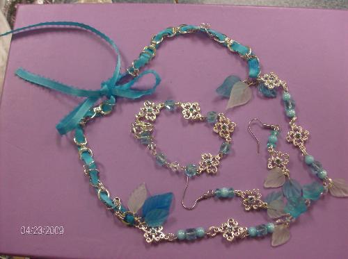 More Designs By Dloveli - I made this set as a special order for a friend. She ended up liking it so much that she order 6 more sets in different colors for gifts. If anyone wants this or anything else, feel free to contact me. Send me a message, dl