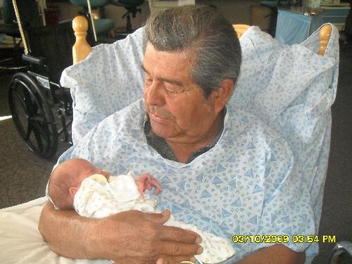 Papa n baby - Papa holding his 5th baby n first preemie baby for the first time