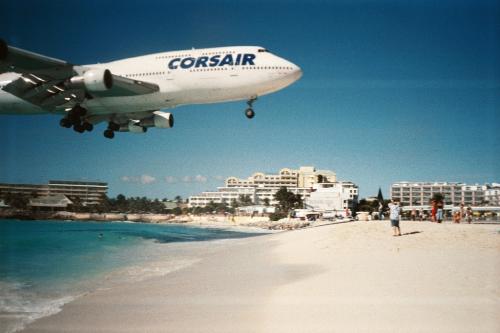 Airplane - Excellent picture of commerce airplane on Maho Beach