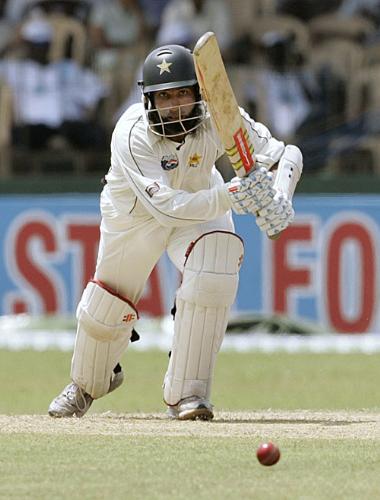 Mohammad Yousuf - Mohammad Yousuf plays a lovely cover drive, all the way on the ground