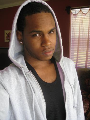 my chris brown look alike pic lol - I have been getting alot people telling me that my pic looks like chris brown what do you think lol