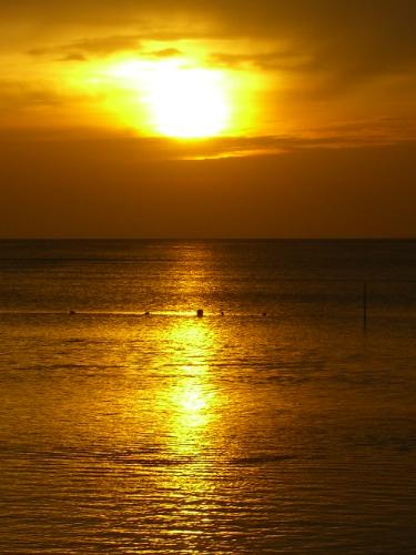 philippine sunset - the sunset in the pearl of the orient still makes everyones face amazed just like this photo