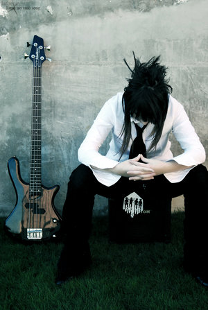 emo bassist - this picture is very cool so i wanna share it