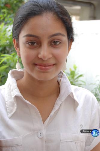 Favorite Celebrity - She's Abinaya new celebrity in Kollywood. She appeared in Nadodigal as Sasi kumar's sister. The thing I like about her is her Dazzling beauty. I Love her.  My dear God given her such a Beaty but taken away the ability to hear as well as talk....