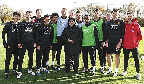 When maradona meets the reds - Manutd 's practice session with diego maradona