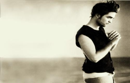 Rob Pattinson - on the beach