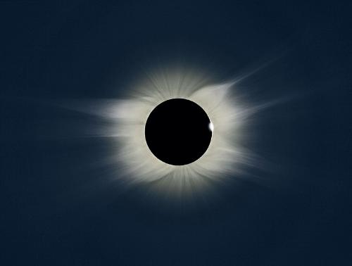 eclapes - The moon can block out the sun in a very bueatfull way in a full eclape