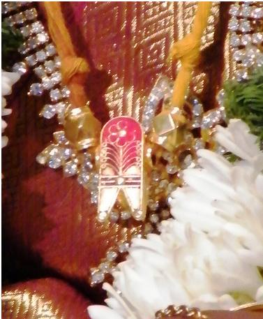 south indian wedding thali - this wedding chain + pendent will be put on the bride on the wedding day by the husband and will only be removed upon death of one