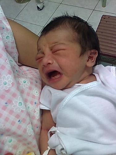 Prenting  - Babyboy Frenz Buenjune a day after a Cesarean operation.