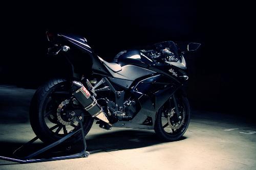 Ninja 250r and Yoshi Exhaust - Really cool pic of the 250r with a yoshi slip on. Really good comp'd pic.
