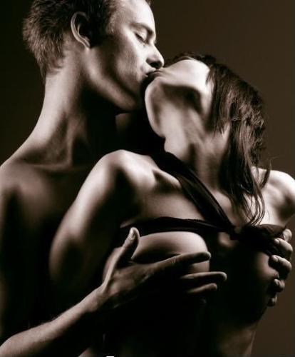 kiss - Hot couple kissing