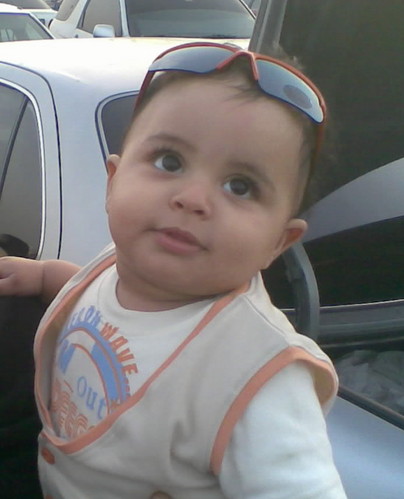fashion - watch the cute baby flaunting the sunglasses