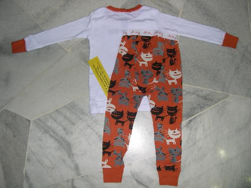 Sleep wear for kids - It is solid finely ribbed round neckline and cuffs. 100% made of cotton
