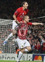 The defensive duo - The wall in front manchester uniteds goal