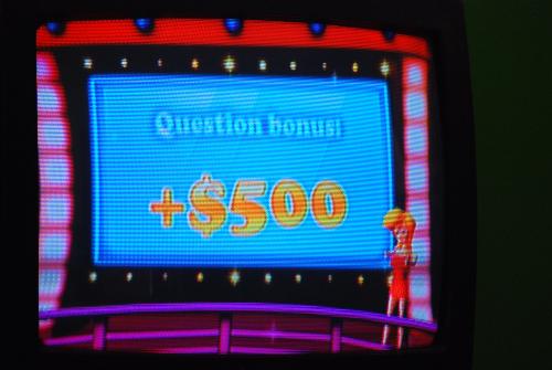 TV Show King Party - Playing trivia video game on the Wii