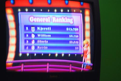 TV Show King Party - playing trivia game on the Wii