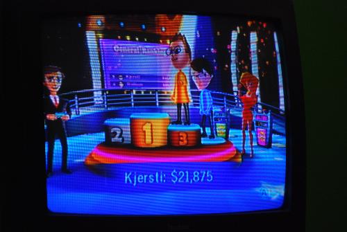TV Show King Party - playing trivia on the Wii