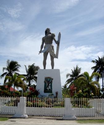 Lapu-Lapu Monument - Lapu-Lapu is the first Filipino hero, he fought against the Spanish colonizers and killed their leader Ferdinand Magellan in 1521.