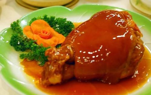 Red Grilled pork - Red Grilled pork dishes for the Weifang regional history, its soft, material, fat but not too sweet, and highly nutrient-rich people like.