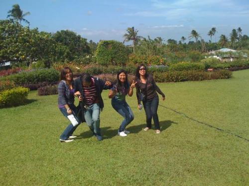 loving life with good friends - me with my friends in tagaytay, philipines. :)