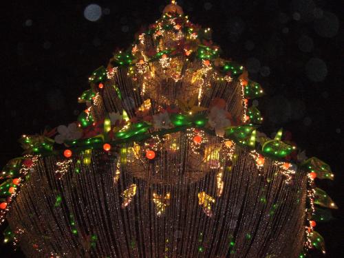 christmas tree - Christmas tree at Fuente Osmena Circle, Cebu. Taken last December 2007.