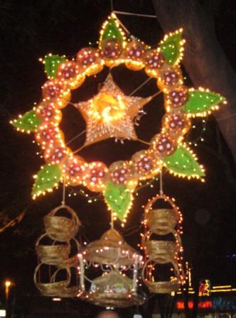 Christmas Star - Christmas Star (a.k.a 'Parol') taken at the Fuente Osmena Circle, Cebu last December 2007.