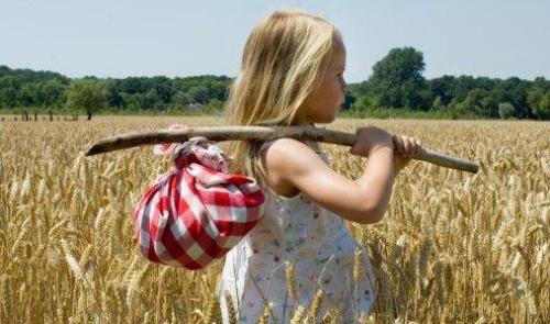 To travel - A little girl travelling around the french countryside :) Lovely!