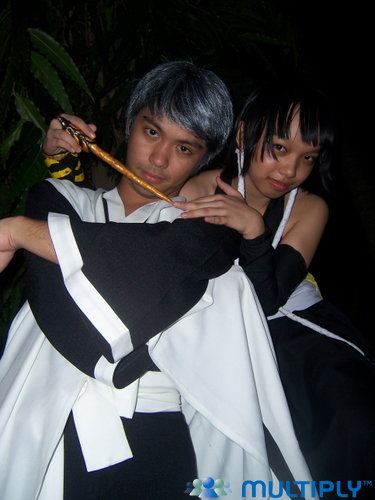Soi Fon and Ichimaru Gin Cosplay - This is a picture of two cosplayers cosplaying soi fon and ichimaru gin. It is a very unexpected pairing and it wasn't meant to be a pairing but it ended up looking like that. The two characters in the anime bleach actually do not have a lot of conversations together and rarely ever are in the same place at the same time