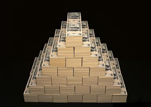 making money - A pyramid bulk of US dollar that counts for nearly 2.8 million!