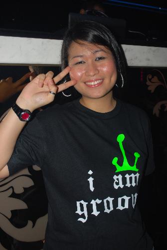 groove - ahihihi... me peace.... ^_^