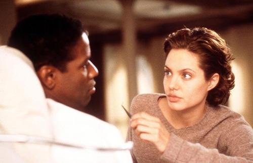 Angelina Jolie and Denzel Washington - In 'The Bone Collector'
