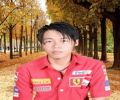 It's ME. - This was my first photo using my favorite T-shirt, ferrari. Although it's the fake one, but it's cool.