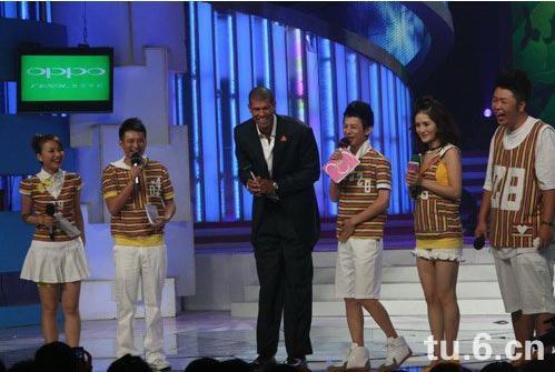 Battier Shane  - recently,Battier Shane had a trip in China,he has attended a hot talk show called Happy Camp. Battier Shane wore a suit and looks handsome at the first part of the show.