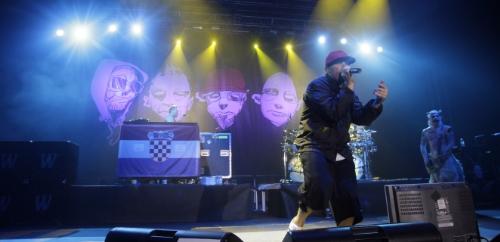 Limp Bizkit in Croatia - Limp Bizkit playing in Varazdin Arena on 20.6.2009. In front Fred Durst, in back guitarist Wes Borland and DJ Lethal.