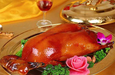 Beijing Roast Duck - Beijing Roast Duck in Beijing's unique dishes, world-famous. Roast duck has a long history, as early as 1500 years ago China Northern and Southern already has a 'Sunburn duck.' Calendar days between the Yuan Dynasty (AD 1330) of imperial medical book suddenly Sze Wai, Elizabeth, 'was about to drink meal' in the gallery include treasures 'to burn a duck' is today's Beijing roast duck. At that time the law as barbecued pork roast duck is to remove the internal organs of ducks after the Yang Du, parsley, onion, salt, mix well, set duck intra-abdominal, charcoal grilled with a fork.