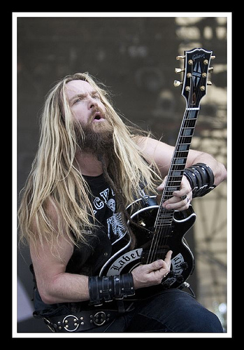 Zakk Wylde - Zakk doing what he douse best