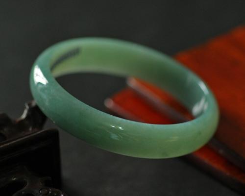 a bangle - this is a bangle with CHINA style,do you like it?